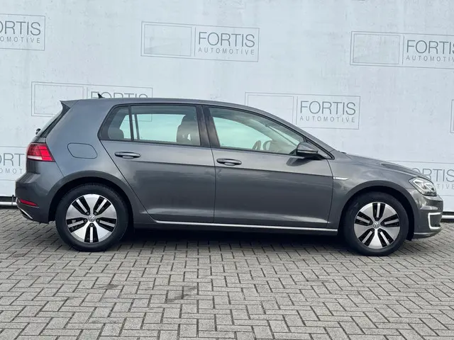 Volkswagen e-Golf e-Golf 2017 Elektrisch 10