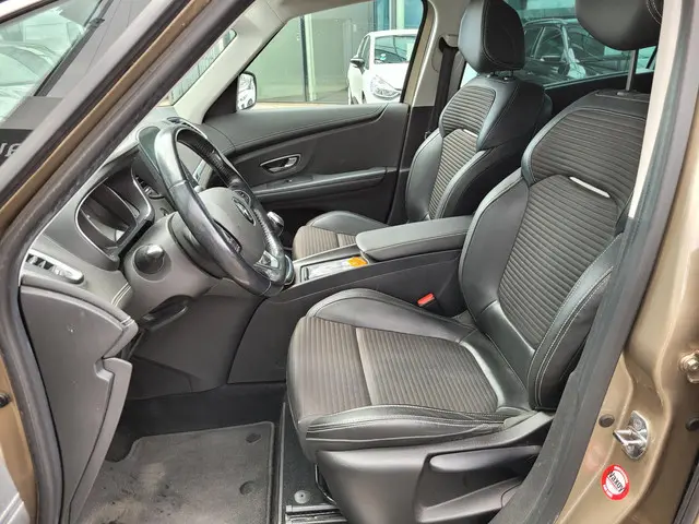 Renault Grand Scénic 1.2 TCe Intens 2017 Benzine 23