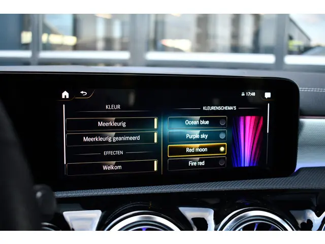 Mercedes-Benz A-Klasse 250 e AMG 2021 Hybride Benzine 14