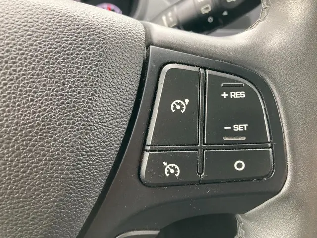 Hyundai i10 1.0i Premium cc, Nvi,Pdc,... 2019 Benzine 13