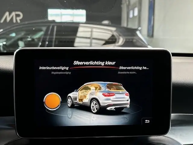 Mercedes-Benz GLC 250 4MATIC Premium Plus 2018 Benzine 23