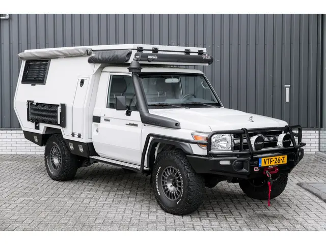 Toyota Land Cruiser 2