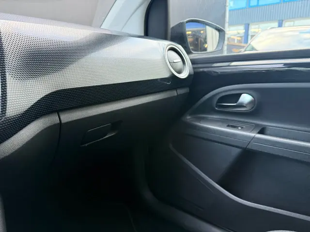 Volkswagen up! 1.0 BMT move up! 2017 Benzine 27