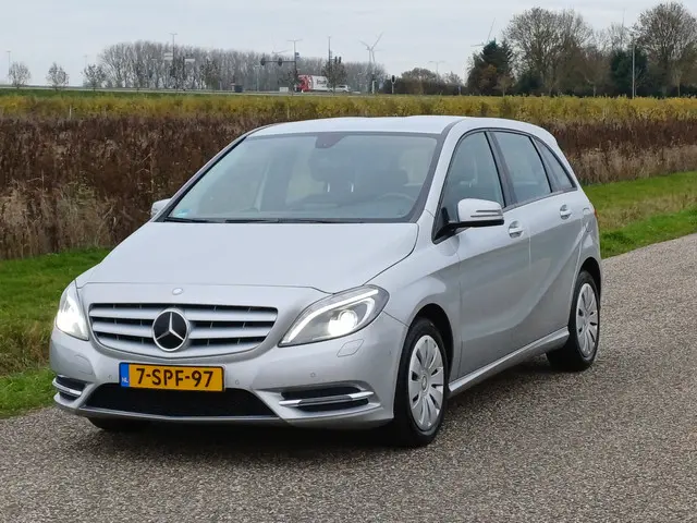 Mercedes-Benz B-Klasse 220 4MATIC Ambition 2013 Benzine 3