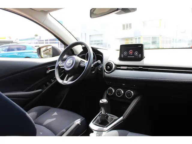 Mazda 2 1.5 Skyactiv-G Luxury 2021 Benzine 16