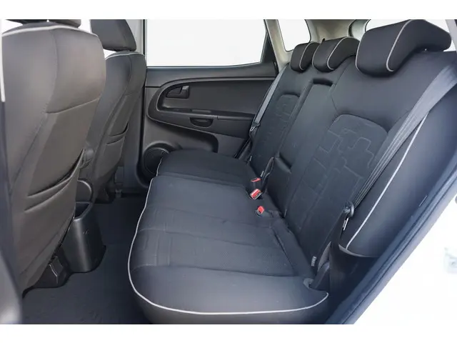 Kia Venga 1.4 CVVT Vibe 2014 Benzine 11