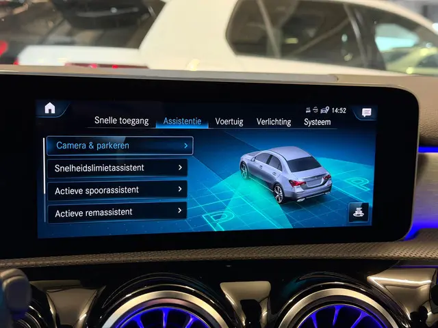 Mercedes-Benz A-Klasse 180 AMG Line 2020 Benzine 16