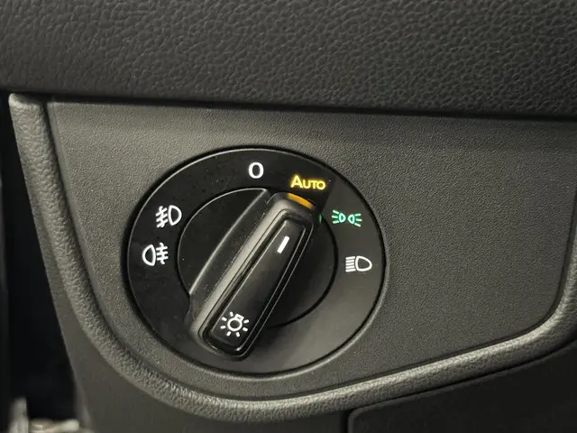 Volkswagen Taigo 1.5 TSI R-Line Business 2023 Benzine 18