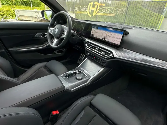 BMW 3 Serie Touring 330e 2022 Hybride Benzine 12