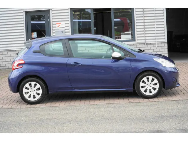 Peugeot 208 1.0 VTi LIKE SPORTLINE 2014 Benzine 11