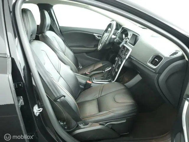 Volvo V40 Cross Country 1.5 T3 Polar+ Luxury 2019 Benzine 60