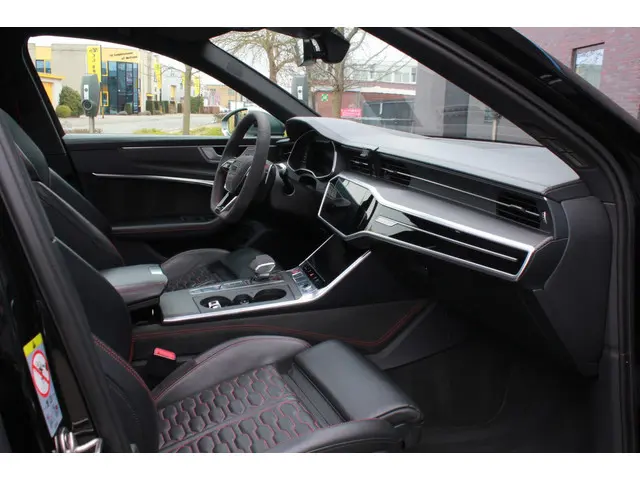 Audi RS6 A6 Avant TFSI quattro 2020 Hybride Benzine 23