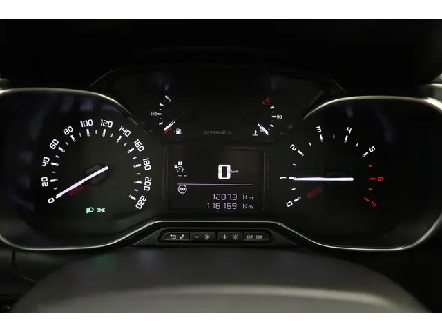 Citroën C3 1.2 PureTech 110pk S&S Shine 2018 Benzine 26