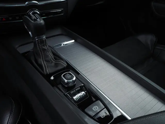 Volvo XC60 2.0 D4 R-Design 2019 Diesel 21
