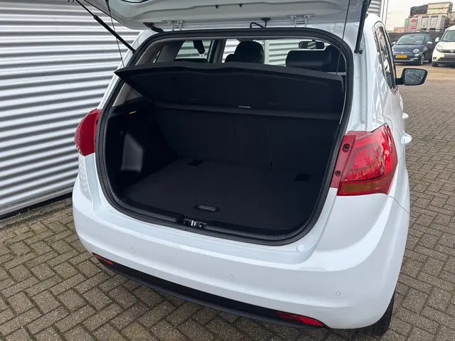 Kia Venga 1.4 CVVT DynamicLine 2015 Benzine 4