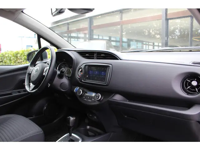 Toyota Yaris 1.5 Hybrid Dynamic 2020 Hybride Benzine 6