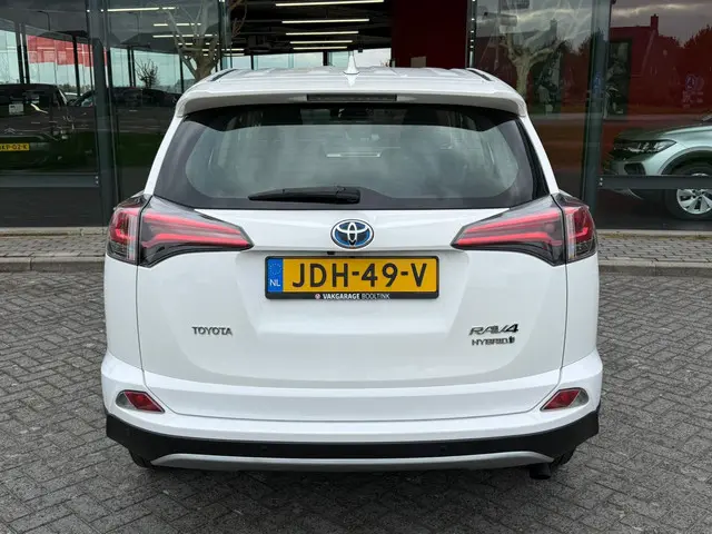 Toyota RAV4 2.5 Hybrid AWD Dynamic 2017 Hybride Benzine 8