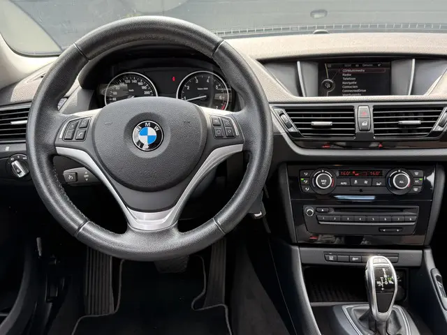 BMW X1 sDrive20i Business 2014 Benzine 2