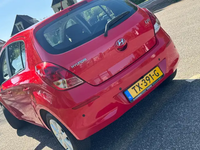 Hyundai i20 1.2i i-Catcher /Airco/Navi/Camera/ 2013 Benzine 4