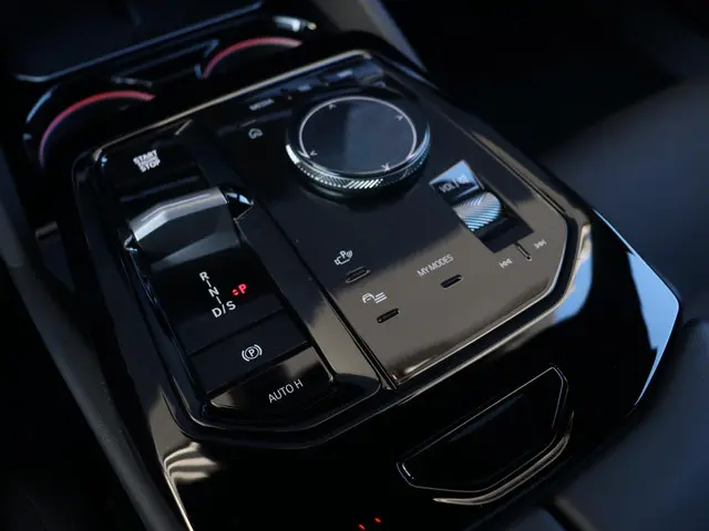 BMW 5 Serie Touring 550e xDrive 2025 Hybride Benzine 22