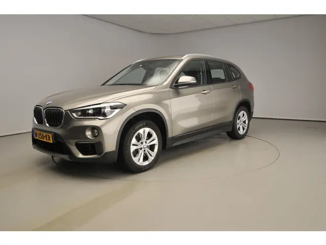 BMW X1 sDrive20i High Executive 2018 Benzine 43