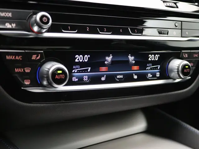 BMW 5 Serie Sedan 540i 2022 Benzine 18