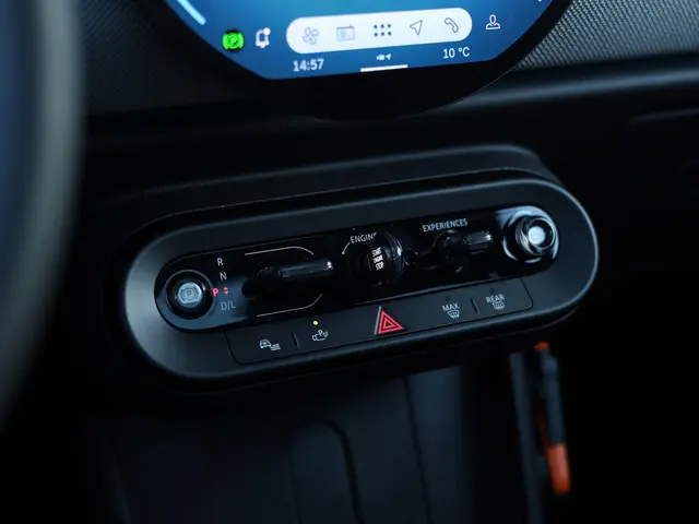 MINI 5-Deurs Mini 1.5 Cooper C Favoured L 2025 Benzine 34