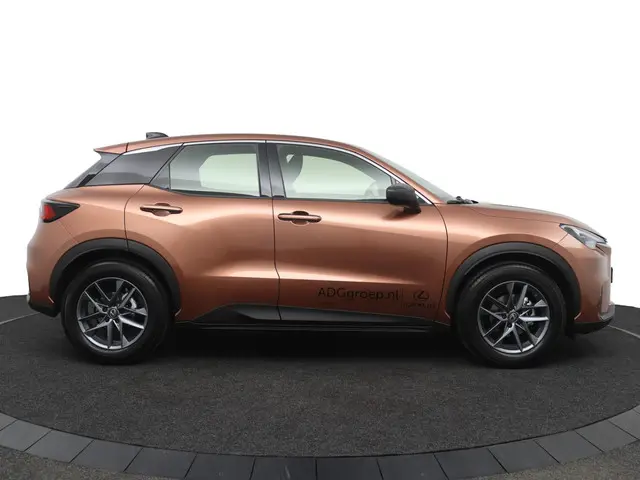 Lexus LBX Business Line 2WD 2026 Hybride Benzine 12