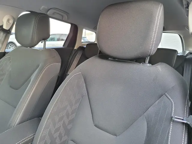 Renault Clio Estate 0.9 TCe Limited 2019 Benzine 27