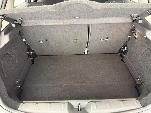 MINI 5-Deurs Cooper 2023 Benzine 9