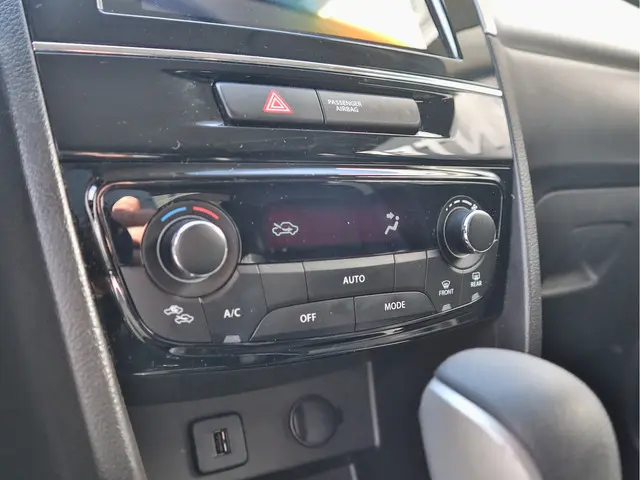 Suzuki Vitara 1.6 Exclusive 2018 Benzine 18