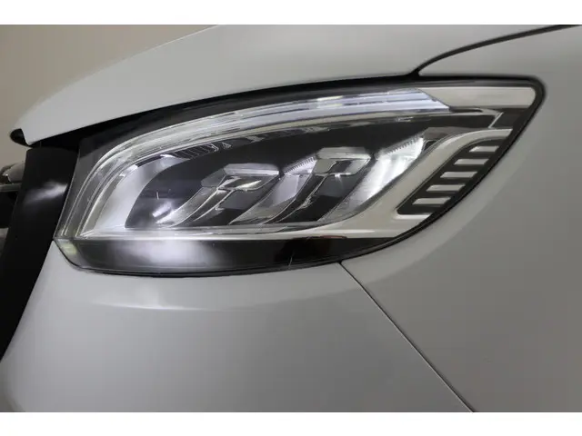 Mercedes-Benz Sprinter 317 CDI AUT. L2H2 2023 Diesel 25