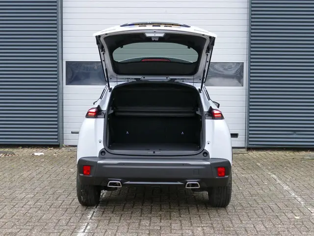 Peugeot 2008 1.2 Hybrid 145 Allure 2025 Hybride Benzine 30