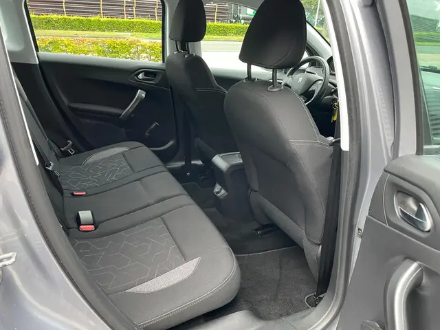 Peugeot 2008 1.2 PureTech Active|NL auto| 2017 Benzine 17