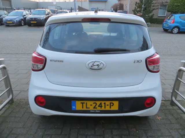Hyundai i10 1.0i Comfort rijdbare schade !!! 2018 Benzine 10