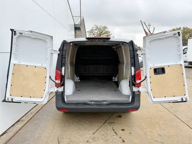 Mercedes-Benz Vito 116 1.9 CDI 2024 Diesel 11