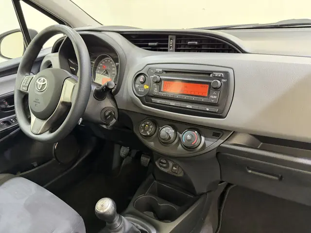 Toyota Yaris HB 1.0 VVt-i Aspiration 2015 Benzine 8
