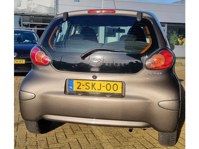 Toyota Aygo 1.0 VVT-i Now 2013 Benzine 2