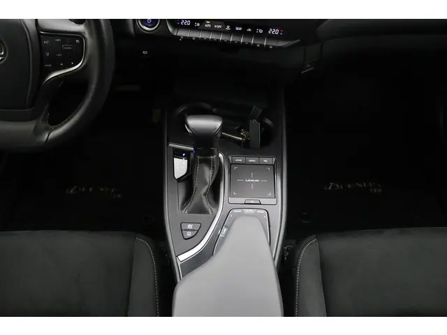 Lexus UX 250h Preference Line 2021 Hybride Benzine 26