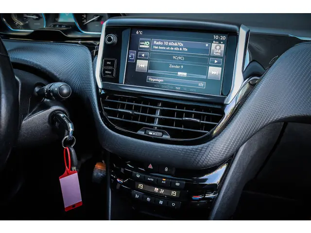 Peugeot 2008 1.2 PureTech Allure 2017 Benzine 9