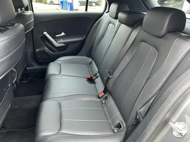 Mercedes-Benz A-Klasse 220 Premium 2019 Benzine 12