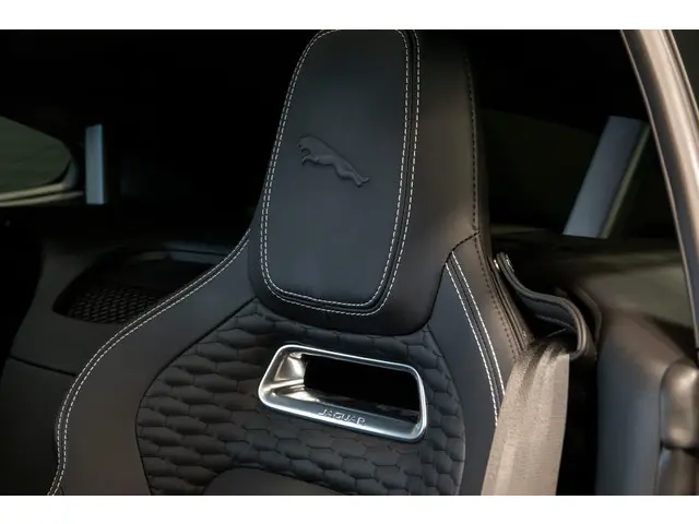 Jaguar F-Type P575 AWD R 75 2023 Benzine 6