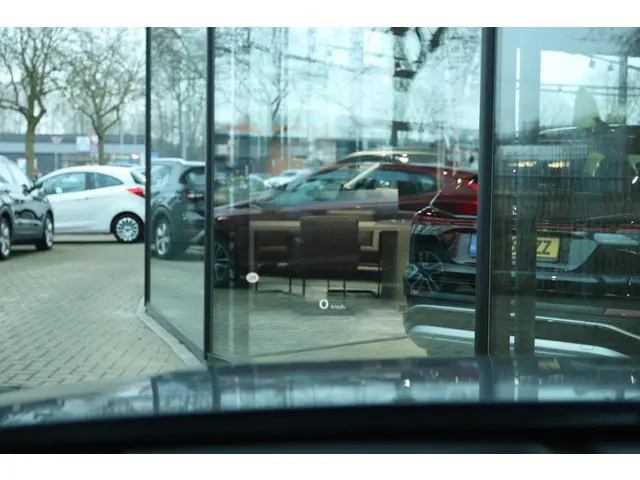 Hyundai Kona ELECTRIC PREMIUM 65.4 kWh 2023 Elektrisch 8