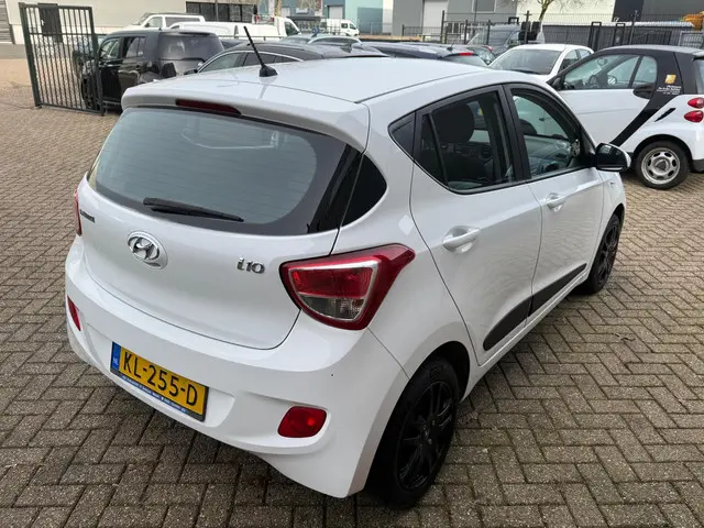 Hyundai i10 1.0i i-Motion Comfort 2017 Benzine 4