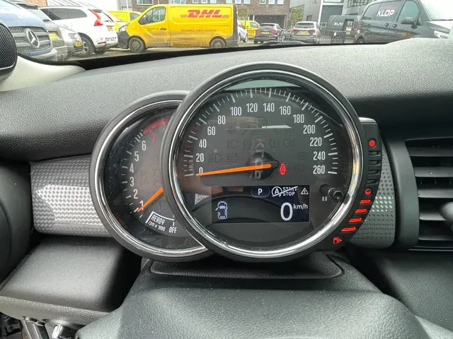 MINI Cooper Mini 1.5 Chili Serious Business 2015 Benzine 12