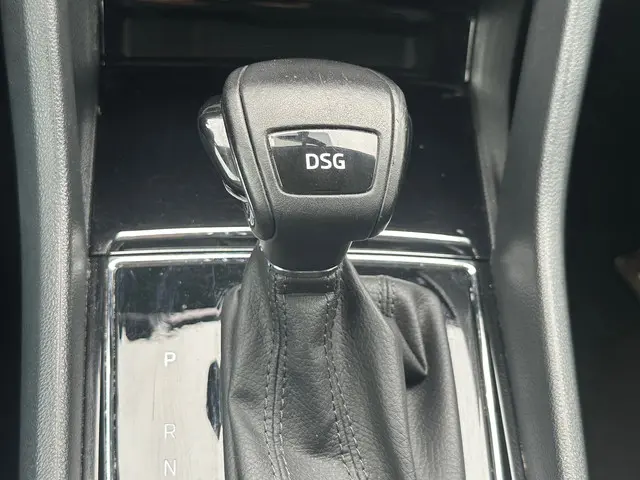 Škoda Karoq TSI Bus APPLE CARPLAY TREKHAAK 2019 Benzine 14