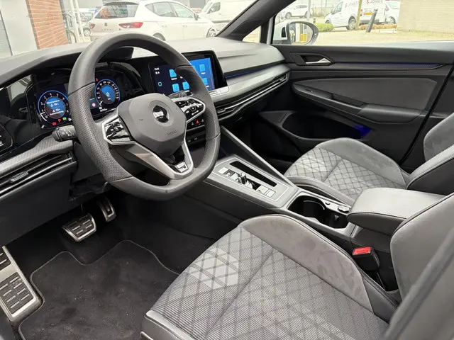 Volkswagen Golf 1.5 eTSI R-Line 2022 Benzine 10