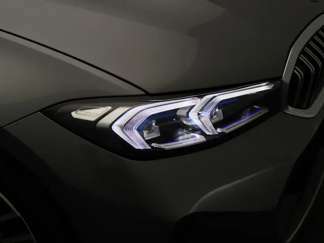 BMW 3 Serie Sedan 330e 2024 Hybride Benzine 38