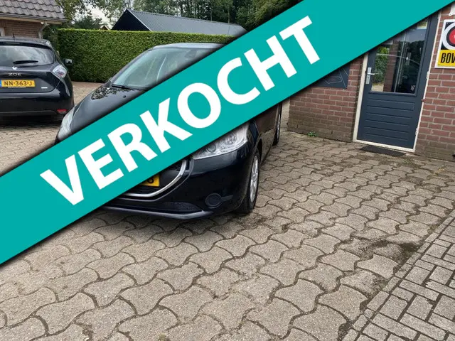 Peugeot 208 1.2 VTi Allure 2014 Benzine