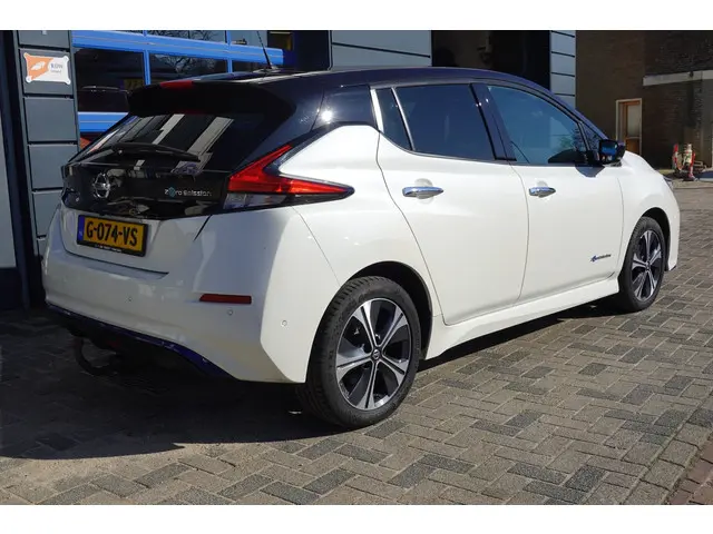 Nissan Leaf E+ N-Connecta 62 kWh soh 92% 2019 Elektrisch 3
